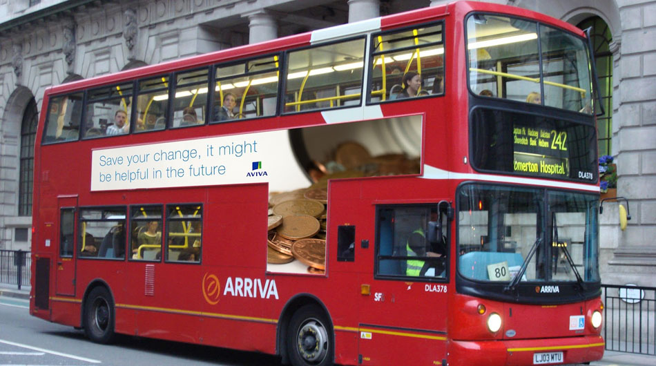 Красный автобус нижний. Лондонский автобус реклама. Реклама на автобусах. Bus. Первая реклама на автобусах Лондон.